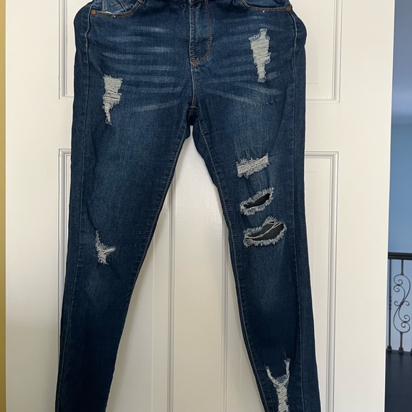 Blue Republic Jeans Size 9 these lift the bottom and have a great ripped look. - Picture 4 of 5
